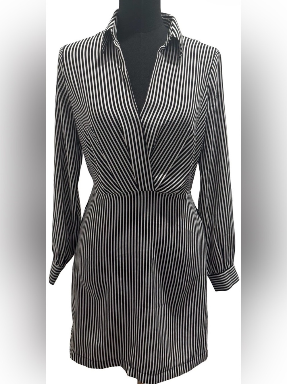 Forever 21 Long Sleeve Black & White Striped Collared V-Neck Dress, Size XS